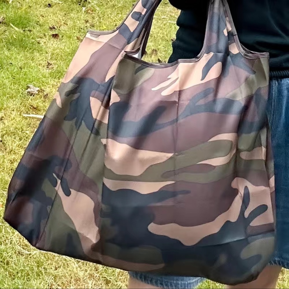 New Camouflage Unisex Large Capacity Polyester Light Foldable Casual Tote Bag - Picture 6 of 16